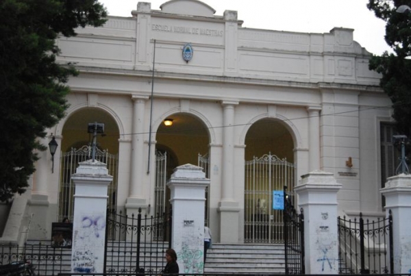 Intentaron secuestrar a una nena en la puerta de la Escuela Normal