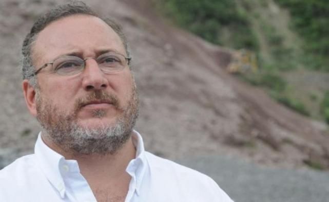 “Compraron una camioneta 0km con plata del municipio, la factura del municipio y la camioneta está a nombre de otra persona que –creo que es-, del tío o primo del exintendente Manuel Cornejo”