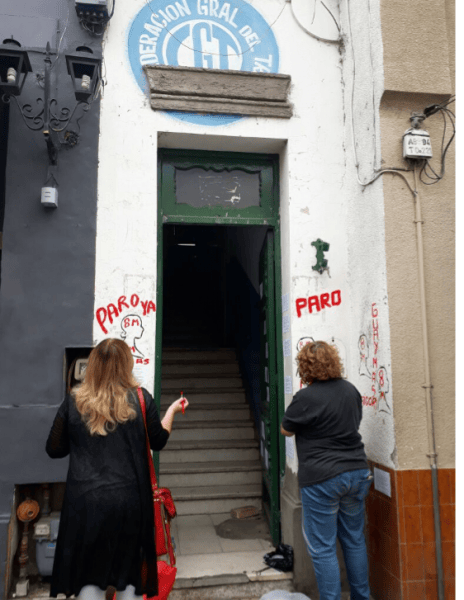 Pintaron la sede de la CGT en Salta para pedir que convoquen a paro el 8M..