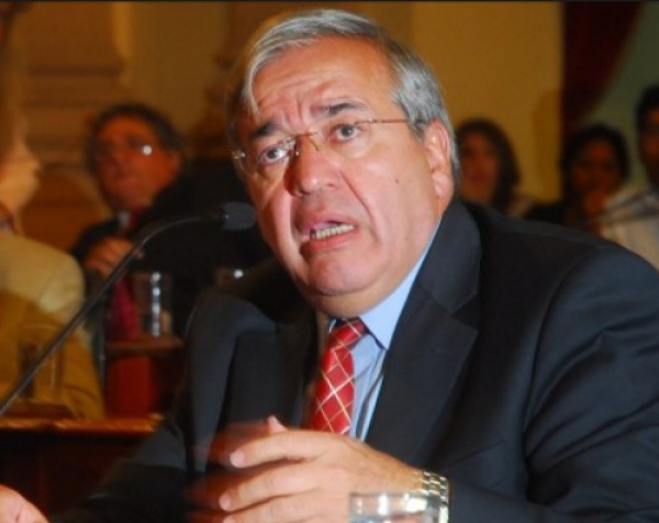 “Yo supongo que Suriani y Castillo son unos caza autógrafos entonces andan buscando con quien sacarse fotos. Entonces se sacan con Isa, con Palito Ortega, con el que aparezca. Si te pones a pensar se sacan con los curas que están acusados”