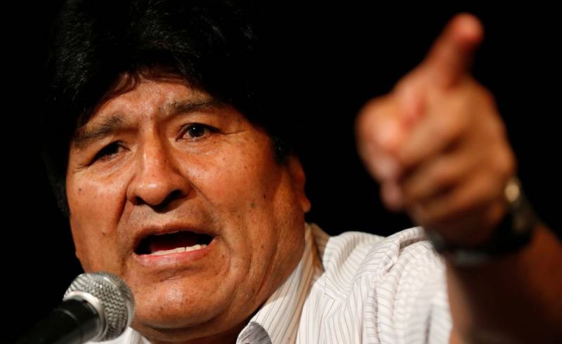 Evo Morales denunció, ante los micrófonos de FM Noticias, que están llegando tanques de guerra a La Paz