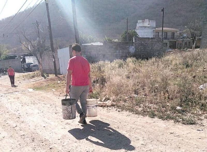 Toman agua de lluvia porque no tienen agua potable