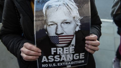 La Justicia británica revocó la decisión de no extraditar a Julian Assange a EEUU