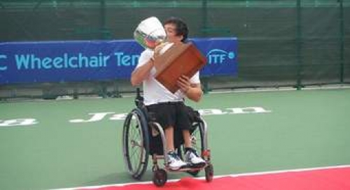 Con 21 años, Gustavo Fernández es campeón en Wimbledon