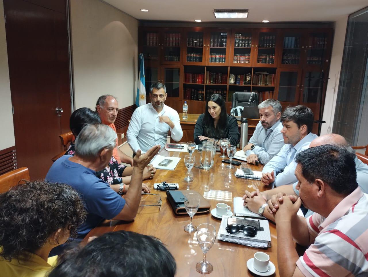 Paritarias: empleados municipales acordaron un aumento salarial del 82%