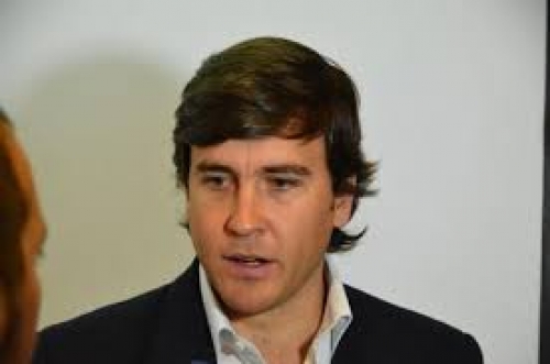 Posadas propone limitar la reelección de gobernadores e intendentes