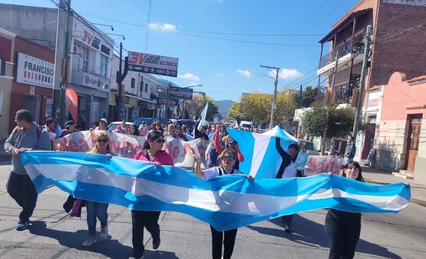 Para los docentes, la nueva propuesta del Gobierno “es una clara manera de seguir disciplinando”