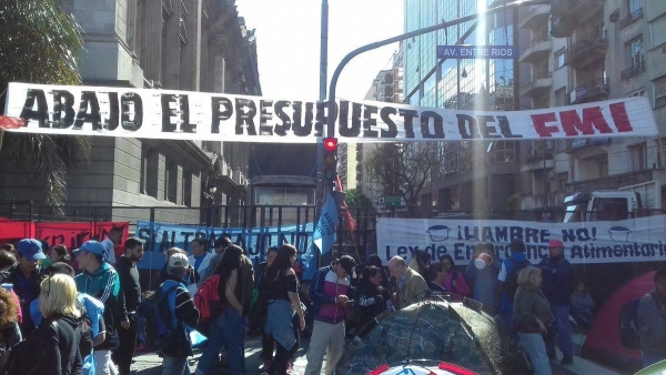 El país se moviliza en contra del presupuesto