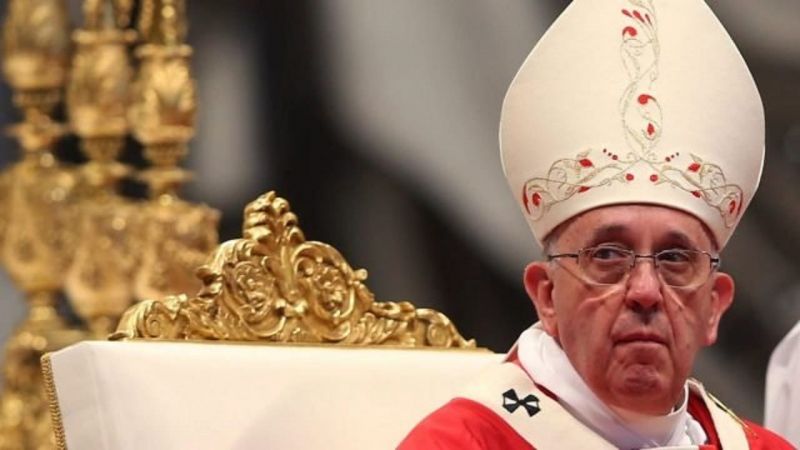Francisco denunció que dentro del Vaticano lo "querían muerto" tras su operación de colon