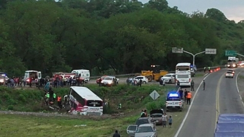 Volcó en Jujuy un colectivo que iba de Salta a Salvador Mazza