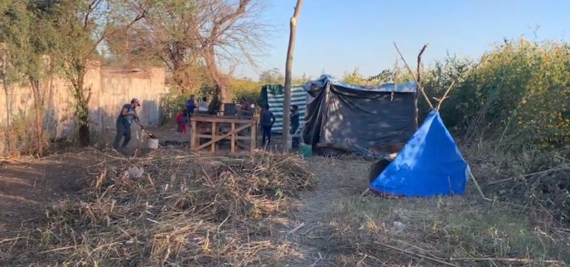 Vecinos del asentamiento Santa Rita oeste piden respuestas ante la emergencia habitacional