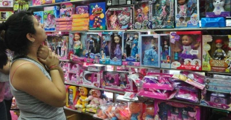 Las ventas minoristas en Reyes Magos bajaron un 13% y las ventas online aumentaron un 0.9%
