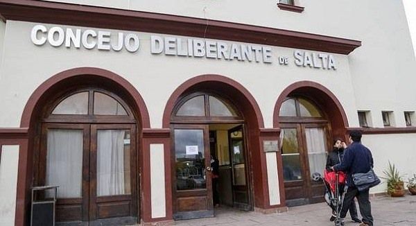 “¿Para qué están los concejales? Cobran 300 lucas por mes y ¿para qué están?”