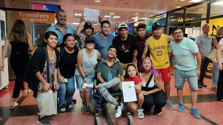 El INADI acompaña a la familia del joven sordo que fue bajado de un avión