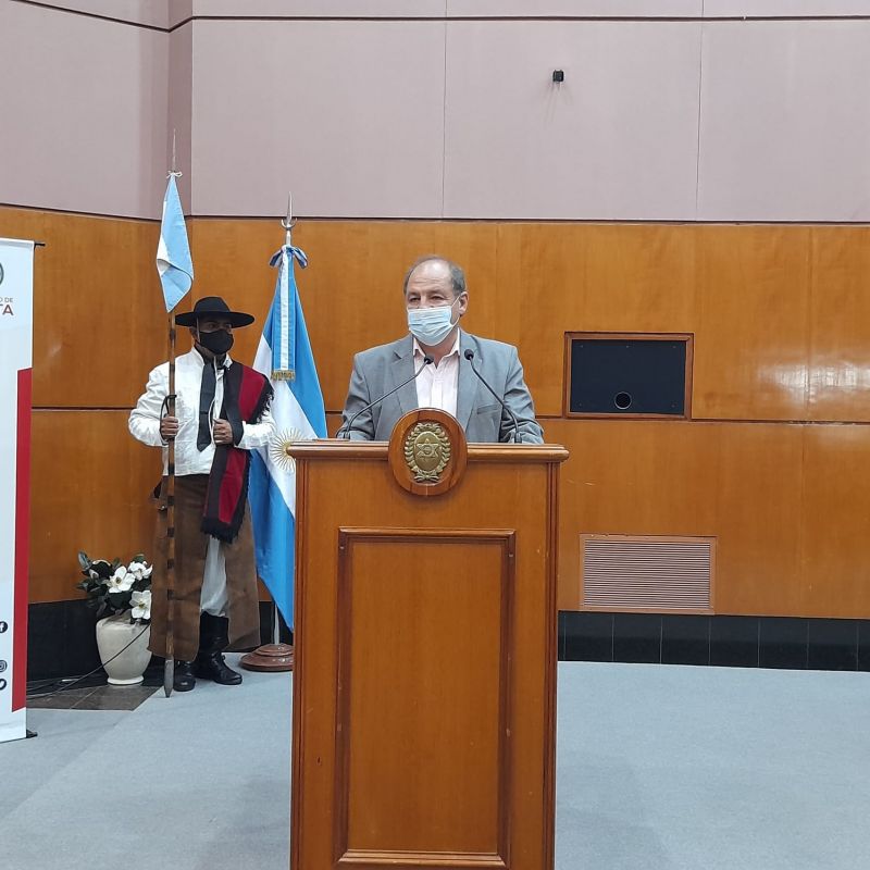 Villada no descartó colocar seguridad privada en las instituciones educativas