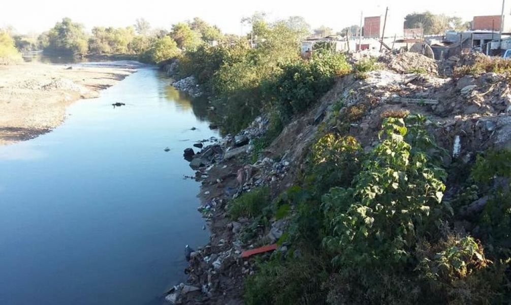 Advierten sobre la contaminación del Rio Arenales y exigen su saneamiento