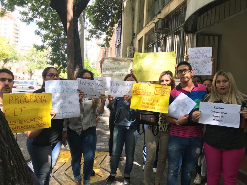 Más de 350 Trabajadores de la secretaría de Niñez y Familia esperan una respuesta
