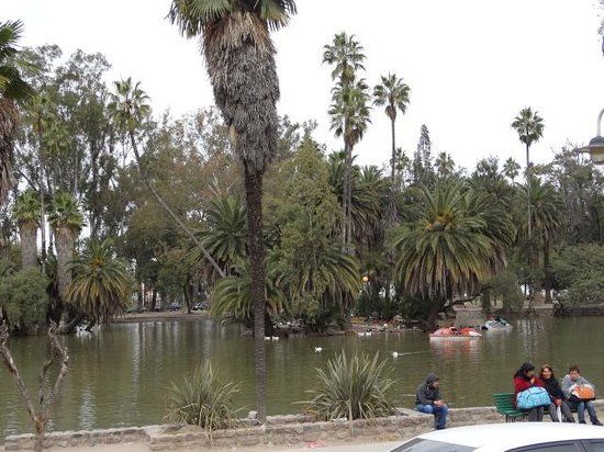 Investigan la muerte de un hombre en el Parque San Martín