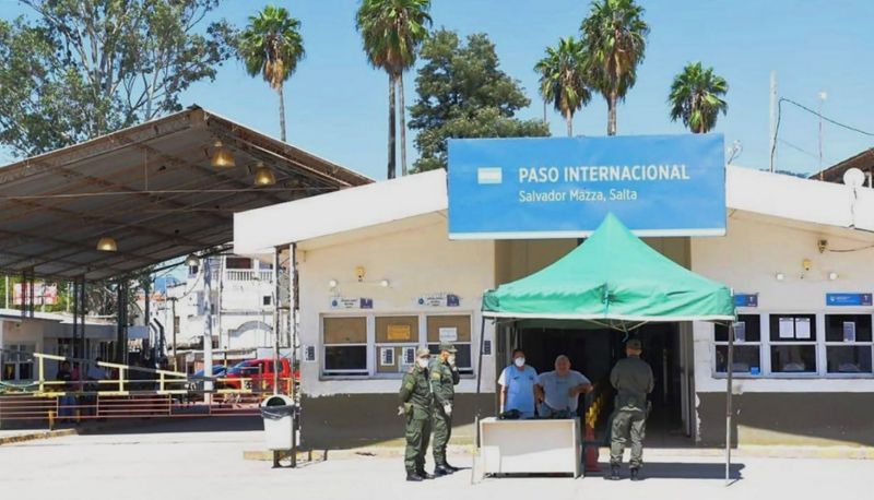 Ya se puede pasar legalmente por el paso fronterizo de Salvador Mazza y el aeropuerto