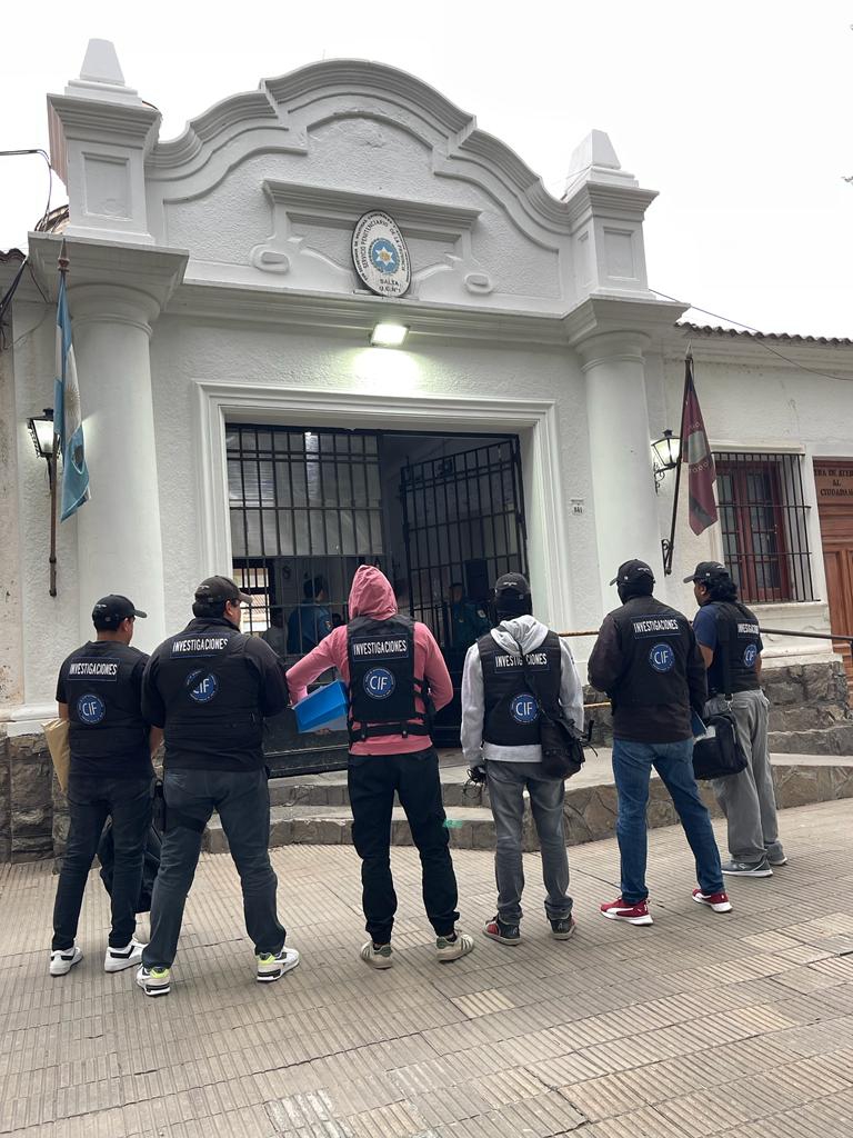 Siete guardiacárceles detenidos y tres civiles por integrar una red de tráfico para presos