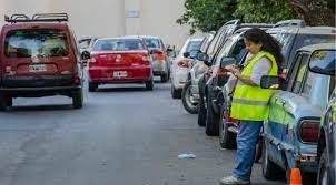 La hora de estacionamiento en las calles salteñas subiría a $50