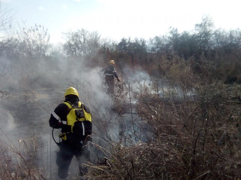 Se registraron incendios de pastizales en los barrios Santa Ana I, Bancario y San Carlos
