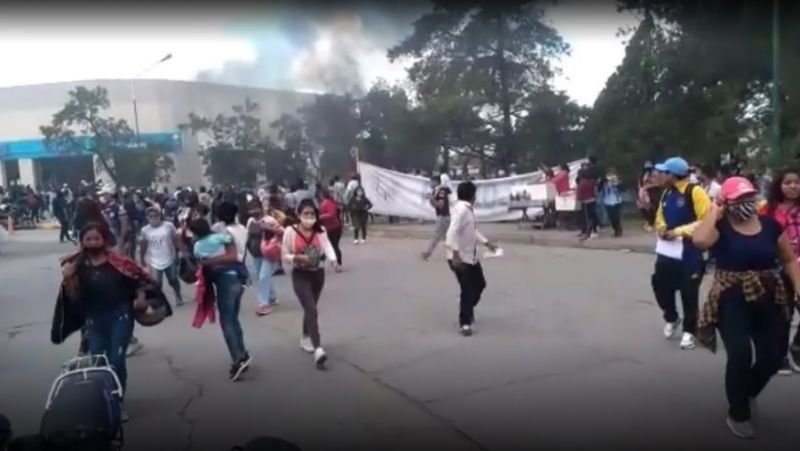 “La gente reclama por trabajo y lo único que recibe del gobierno es palos y balas de goma”