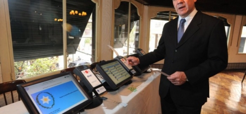 “En las votaciones de verdad nosotros quemamos los chips, es decir, les hacemos un daño lógico irreversible que hace que el chip pueda ser leído, pero no alterado”