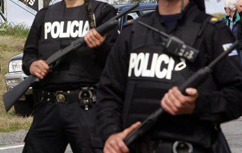 Un policía por abusar de una menor, y otro por robar fueron apartados de sus cargos