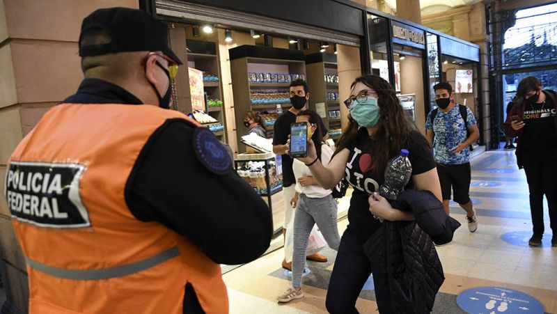 El Gobierno prorrogará las restricciones, a la espera de que se consolide la baja de contagios