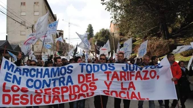 Arrancan las marchas contra los tarifazos convocada por las dos CTA y Camioneros