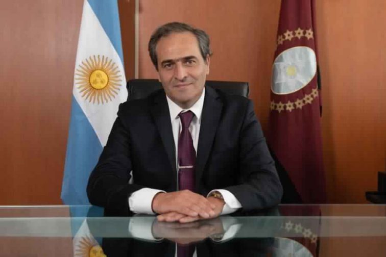 Corrigen a Emilia Orozco