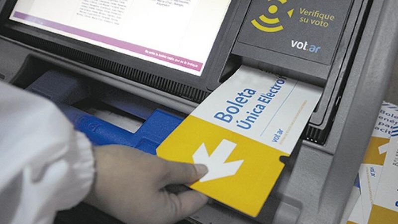 “Me parece ilógico que el Ejecutivo decida todo lo que tiene que ver con la fecha, los cambios, todo lo que tiene que ver con el acto electoral"
