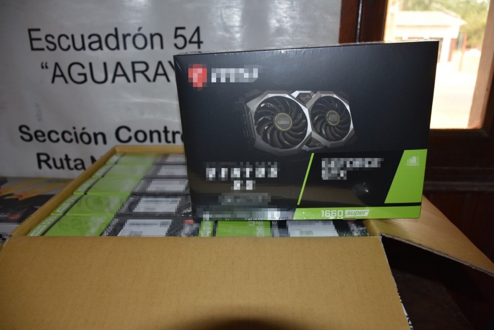 Viajaba en un ómnibus con 39 placas de video valuados en 4.940.918 pesos