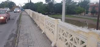 Está cortado el paso peatonal del puente Vélez Sarsfield