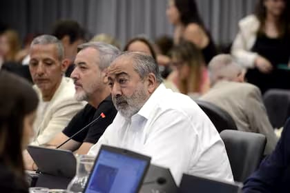 “Hay que frenar la ley ómnibus y suprimir el DNU”: uno de los jefes de la CGT enfrentó la reforma de Milei