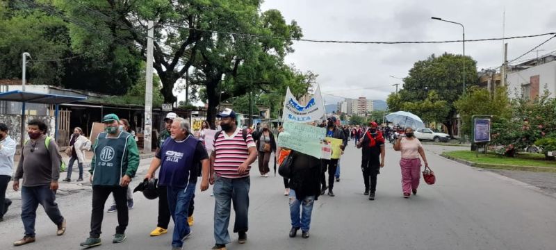 Trabajadores municipales cortaron el ingreso al Centro Cívico Municipal