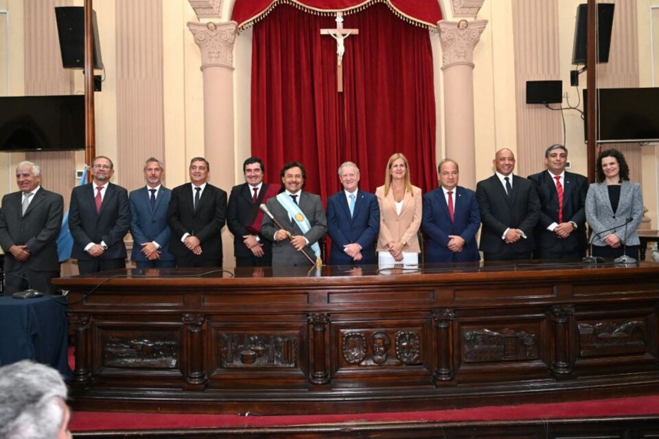 La provincia oficializó el congelamiento de sueldos y la suspensión de nuevas obras por 180 días