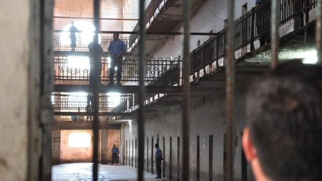 Clanes familiares, un penitenciario detenido y droga en Villa Las Rosas