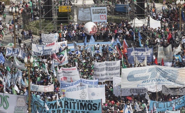 “El gobierno de Macri se dedicó a destrozar los trabajadores, los sindicatos, la paz social y lamentablemente el gobernador (Urtubey) y el intendente (Sáenz) son cómplices de eso”