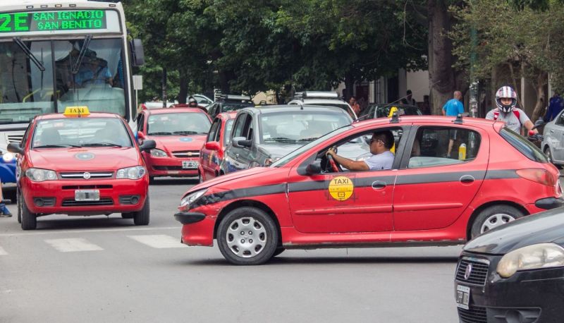 AMT ya analiza incrementos en taxis, remises y transporte interurbano