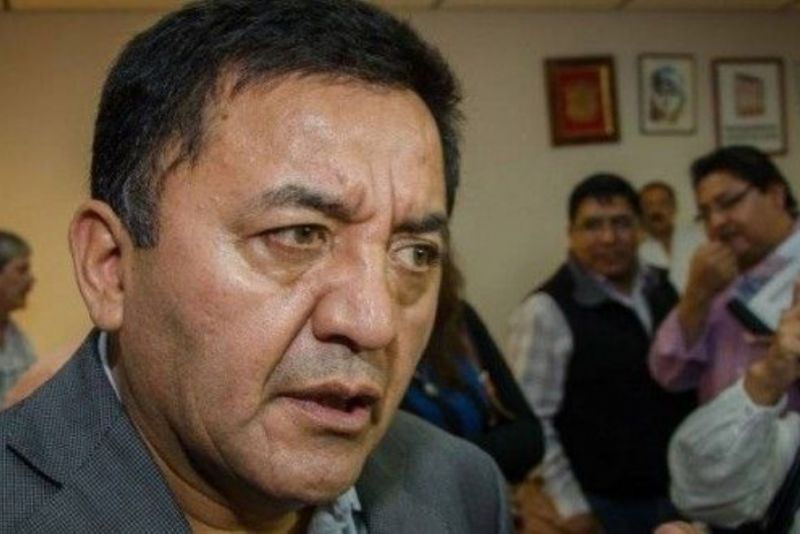 “La política no es solamente redes sociales”