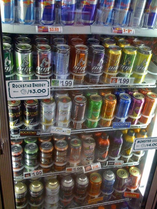 Proponen que únicamente farmacias vendan bebidas energizantes