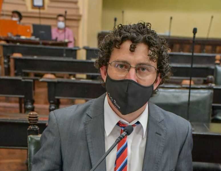 “Tienen que poner a trabajar al Ministerio de Educación como corresponde”