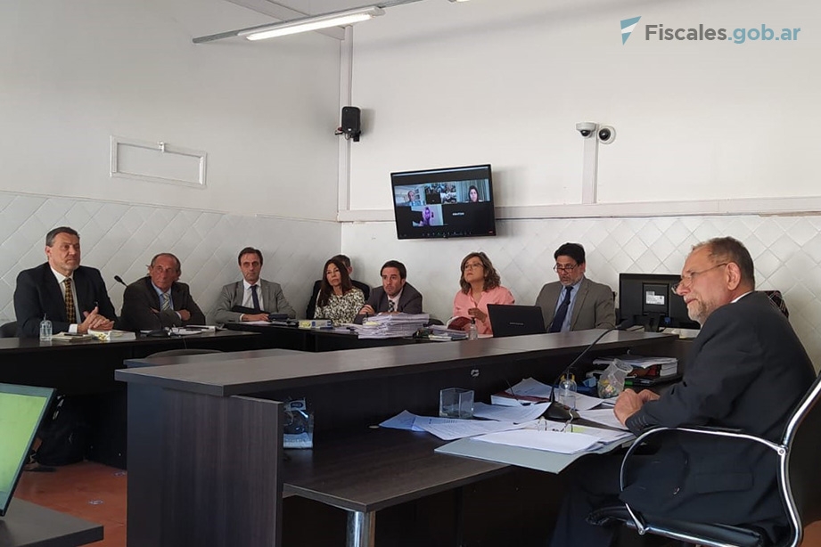 Facturas truchas: juzgan a dos exdirectivos de la AFIP, a un empresario y a un contador por fraude a la administración pública y cohecho