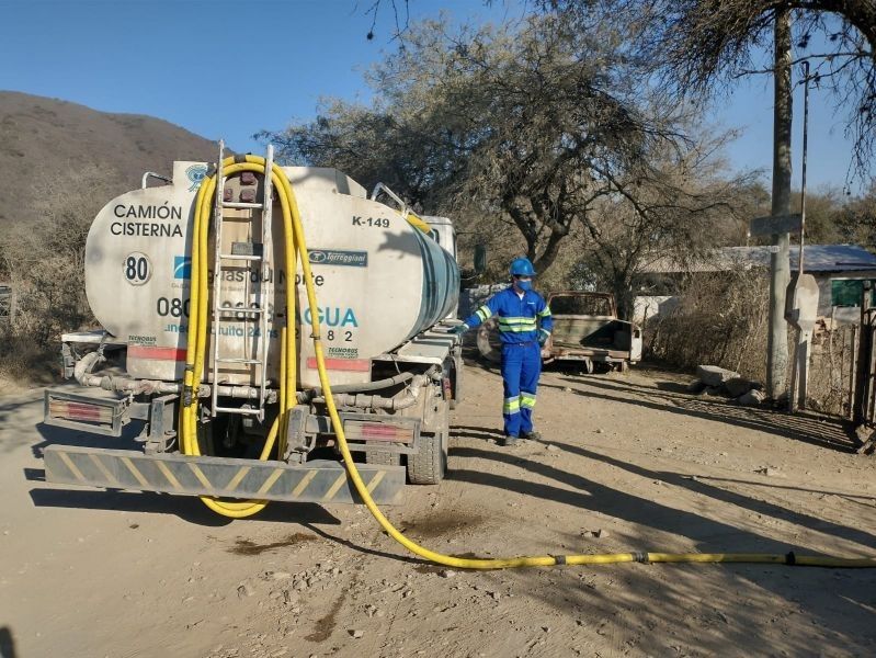 Ante las quejas, Aguas del Norte dispone personal en las zonas afectadas por cortes