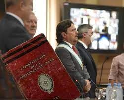 Cuestionan el repentino paso de diputados del PV a las filas del saensismo para aprobar la reforma de la Constitución
