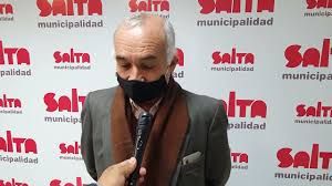 El subsecretario de movilidad ciudadana desconoció que hay una senda peatonal obstruida frente a la plaza 9 de julio