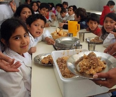 “Los comedores escolares se están sosteniendo con los aportes voluntarios de los docentes”