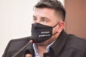 El salario de un concejal que inicia es de $136.000